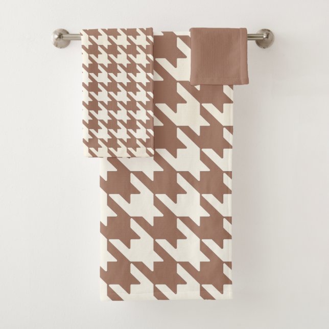 Large Houndstooth Pattern Mocha Mousse and White Bath Towel Set (Insitu)