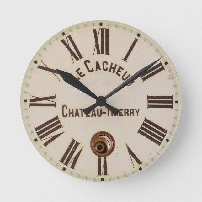 LE CACHEUR | Classic aged captured style Round Clock (Front)
