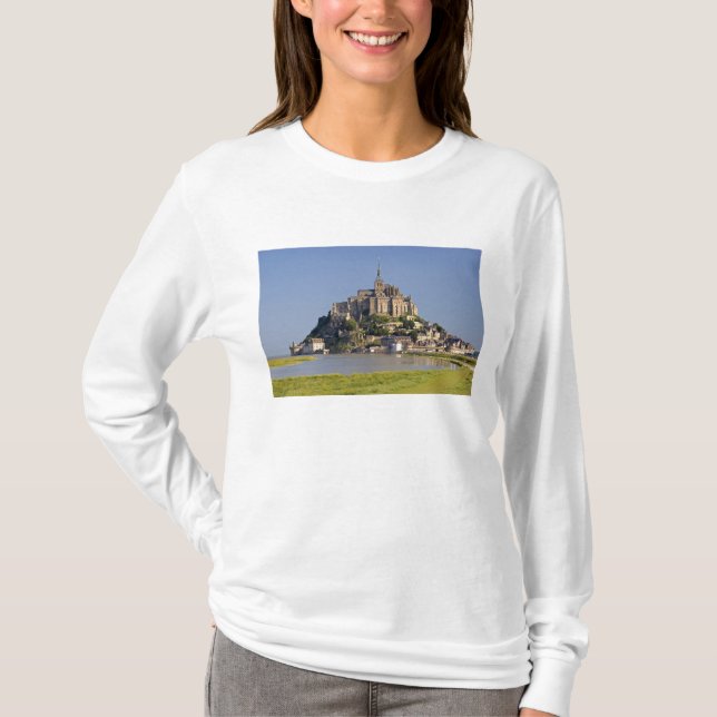 Le Mont Saint Michel in the region of T-Shirt (Front)