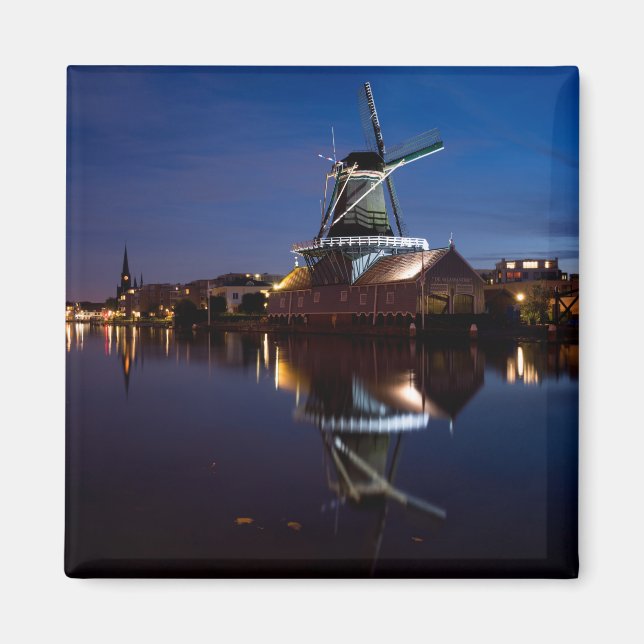 Leidschendam windmill with reflection at night magnet (Front)