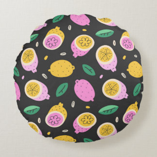 Lemon doodle pattern, bright cute citrus fruit dra round cushion