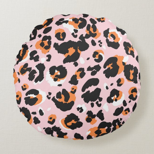 Leopard pattern seamless. Classic leo texture. Tre Round Cushion (Front)