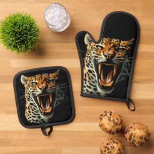 Leopard roaring attack head oven mitt & pot holder set