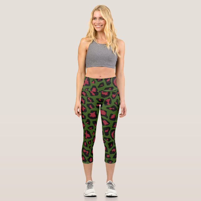 Leopard Seamless Pattern  Capri Leggings (Front)