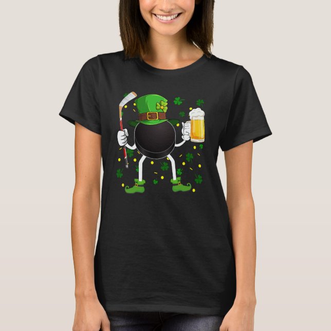 Leprechaun Hockey Puck Stick & Glass Of Beer St Pa T-Shirt (Front)