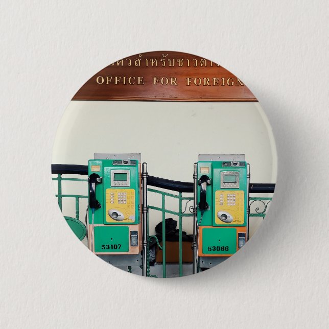 "Let's Keep in Touch" 6 Cm Round Badge (Front)