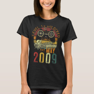 Level 13 Unlocked Awesome Since May 2009 Vinatge V T-Shirt