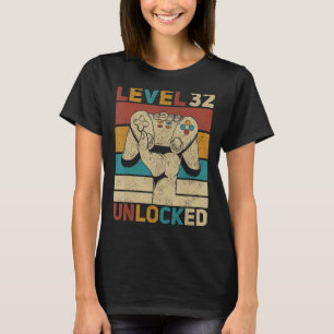 Level 32 Unlocked 32nd Birthday 32 Years Old Gamer T-Shirt