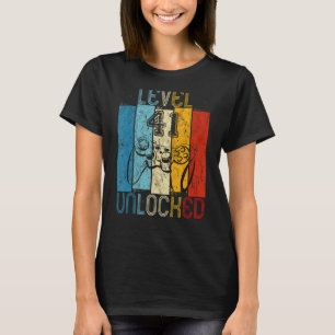 Level 41 Unlocked Video Gamer 41st Birthday T-Shirt