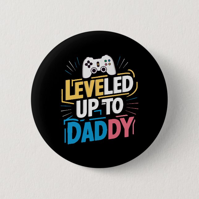 Levelled up to daddy 6 cm round badge (Front)