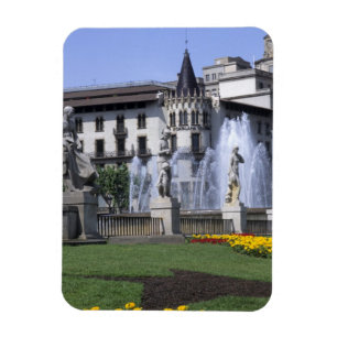 Life in Spain the beautiful Plaza Cataluna with Magnet