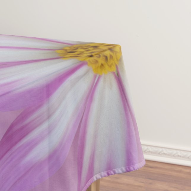 Light purple flower tablecloth (In Situ)