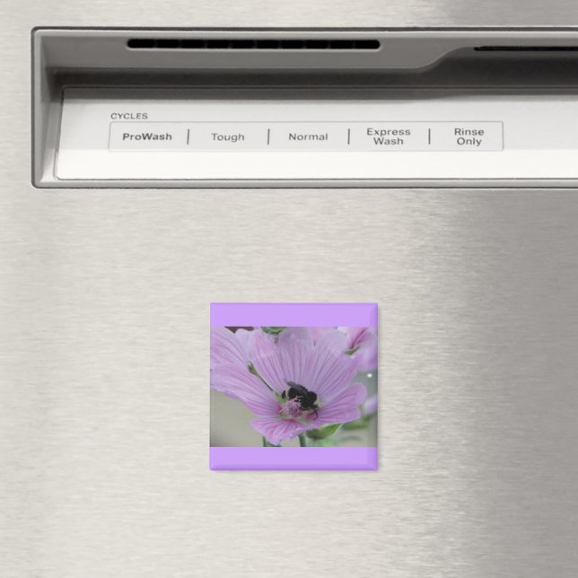 Light Purple Flower With Bee Magnet (In Situ (Dishwasher))