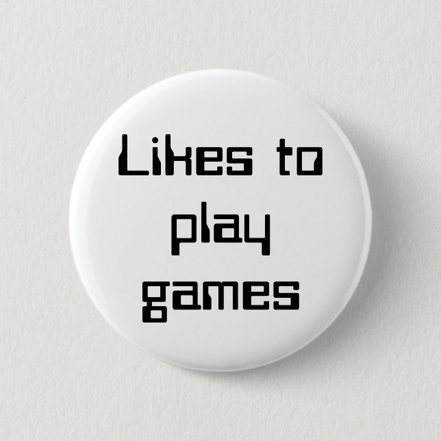 Likes to play games 6 cm round badge (Front)