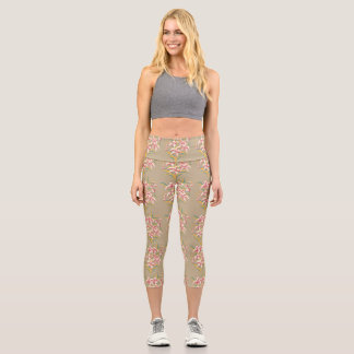 Lily Pattern Repeating Motif Capri Leggings