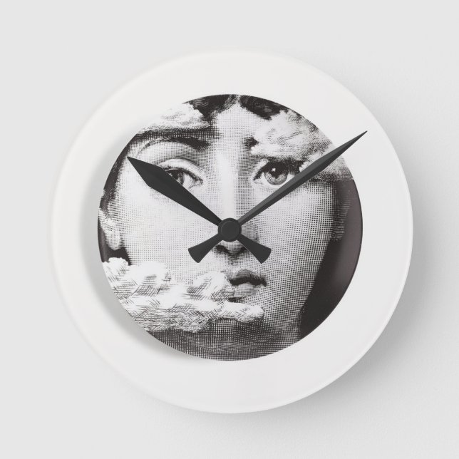 lina cavalieri round clock (Front)