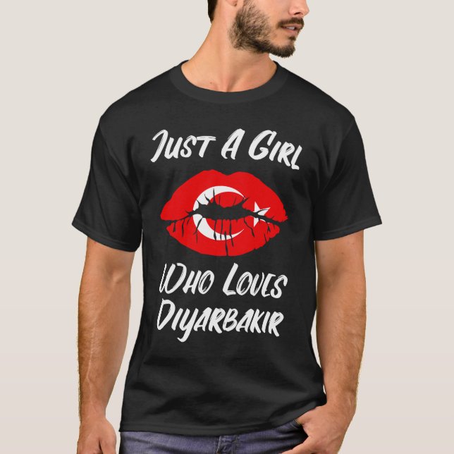 Lips Mouth Love Turkish Flag Diyarbakir T-Shirt (Front)