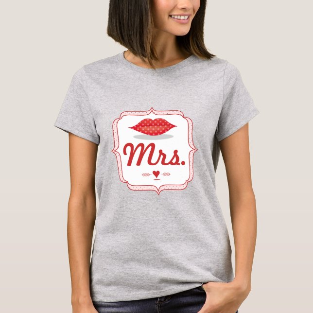 Lips Mrs. Hipster Vintage Retro Bride T-Shirt (Front)