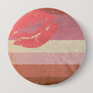 LIPSTICK LESBIAN PRIDE VINTAGE DESIGN 10 CM ROUND BADGE