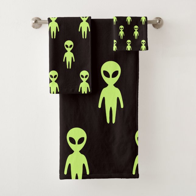 Little Green Men Alien Bath Towel Set (Insitu)