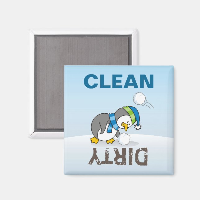 Little penguin getting a snow ball magnet (Front/Back)