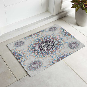 Little white floral fallen to the rural doormat