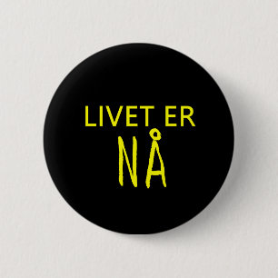 Livet er na 6 cm round badge