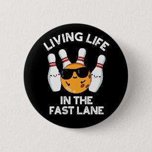 Living Life In The Fast Lane Bowling Pun Dark BG 6 Cm Round Badge