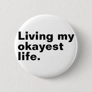Living my okayest life. funny basic text design 6 cm round badge