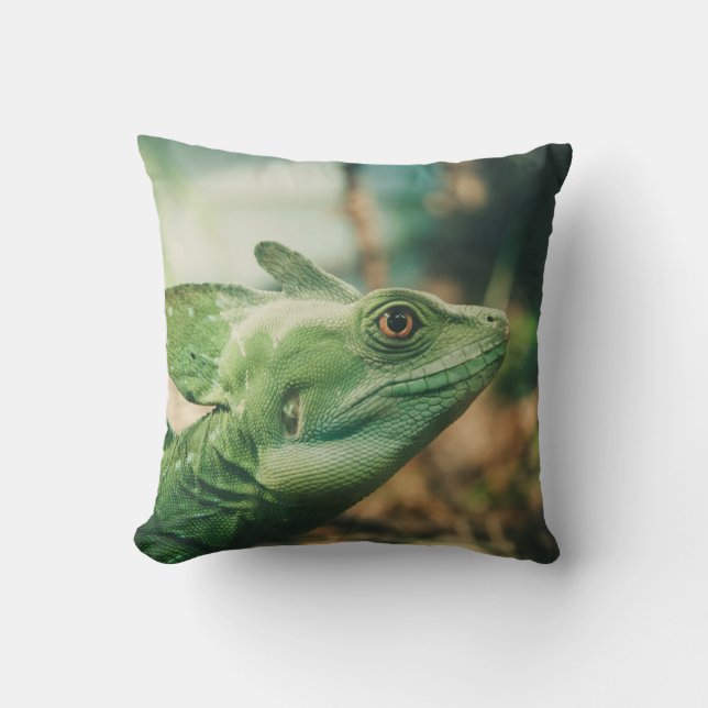 Lizard watch close up eye view cushion (Front)