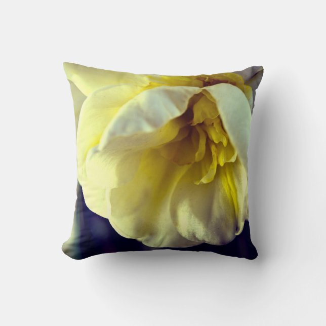 Lomo Narcissus Daffodil Pillow (Front)