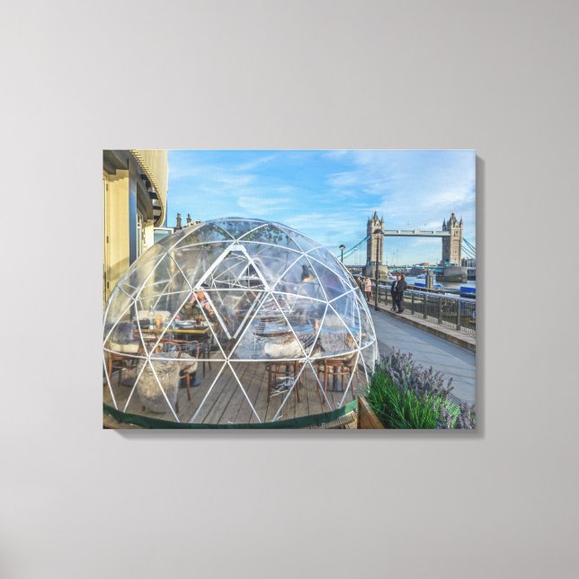 London giant igloo view canvas print (Front)