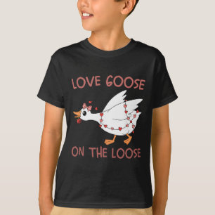 Love Goose On The Loose Funny Valentine Goose Humo T-Shirt
