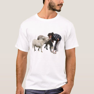 Love has no bounds. T-Shirt