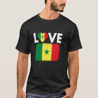 Love Sénégal With Senegalese Distressed Flag In a T-Shirt