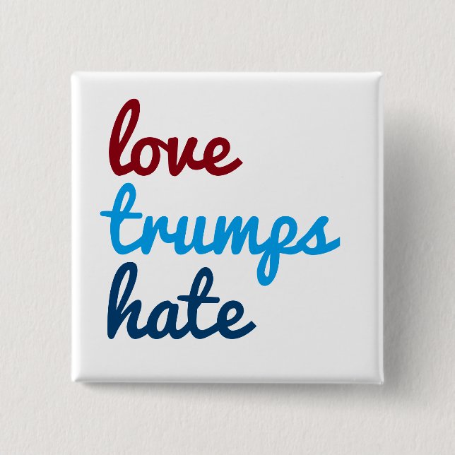 Love trumps hate 15 cm square badge (Front)