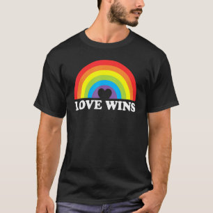 Love Wins LGBTQ Gay Pride Rainbow Lesbian Ally Com T-Shirt