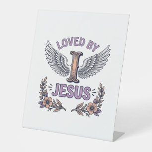 Loved By Jesus Vintage Christian Floral T-Shirt De Pedestal Sign