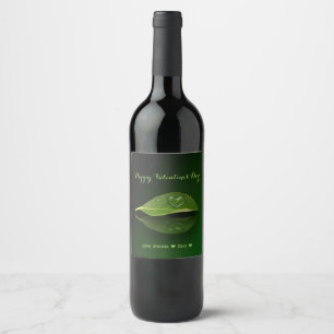 Lovely Heart-Shaped Water Droplet on Leaf Wine Label