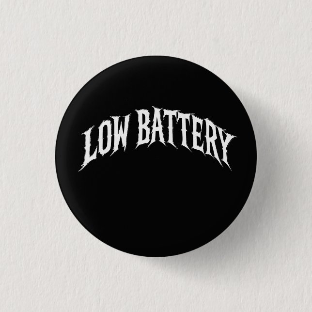LOW BATTERY Distorted Gothic Text Design 3 Cm Round Badge (Front)