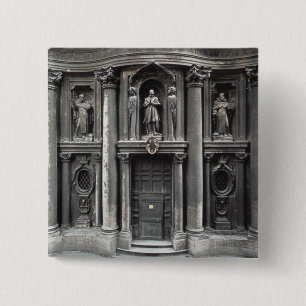 Lower half of the facade, 1637-41 15 cm square badge