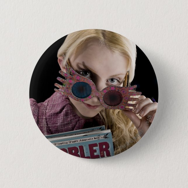 Luna Lovegood Peeks Over Glasses 6 Cm Round Badge (Front)