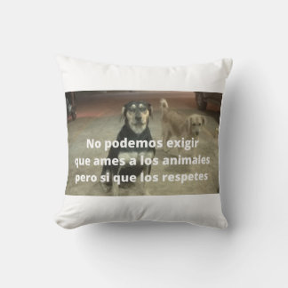 Lunch regarding los animales cushion