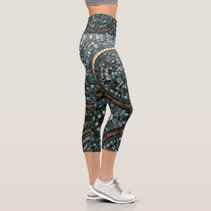 Luxurious Circular Mosaic Wall Macro Capri Leggings