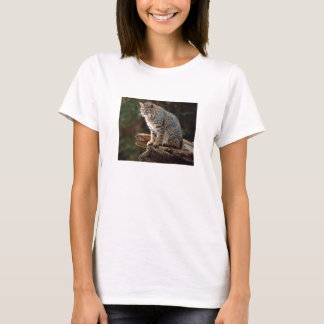 Lynx on log T-Shirt