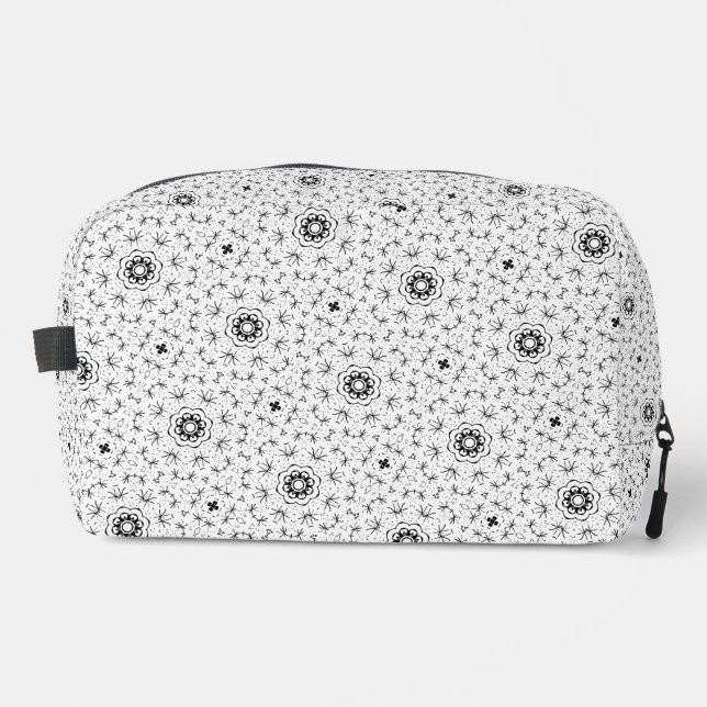 Maacah001 B&W abstract doodle Dopp Kit (Front)