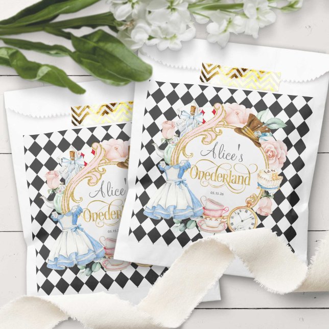 Mad hatter Tea party, Alice Onederland, snack Favour Bags (Alice Onderland, Girl 1st birthday, snacks favor bags)