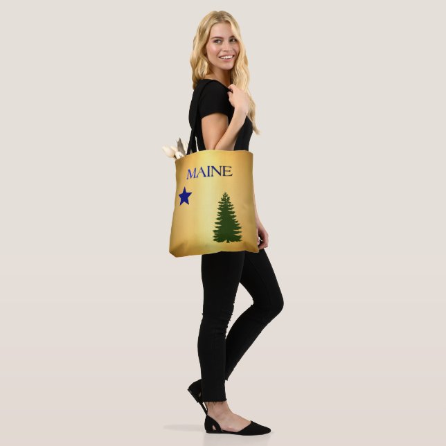 Maine (1901) flag tote bag (On Model)