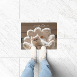 Majestic white cat doormat