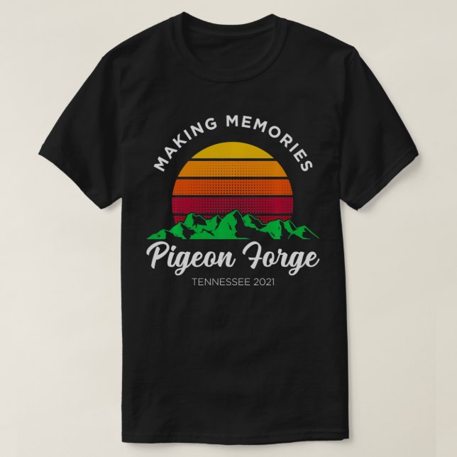 Making Memories Pigeon Forge Family Vacation 2021  T-Shirt (Design Front)